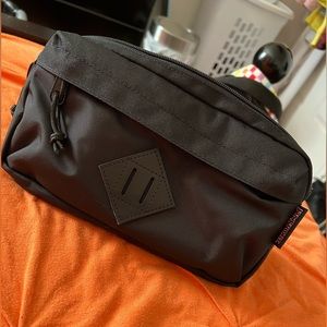 Black Jansport Unisex Fanny Pack / Cross Body Bag